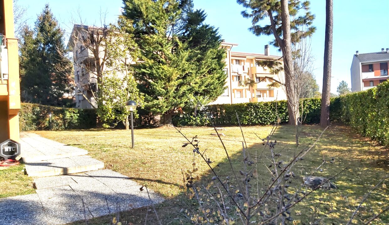 16 giardino condominiale